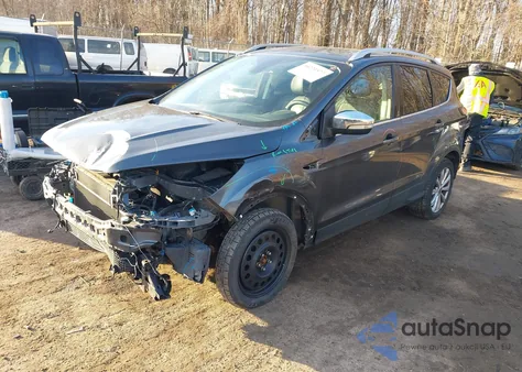 2018 Ford Escape Titanium z USA, uszkodzony, nr VIN 1FMCU9J96JUB97944